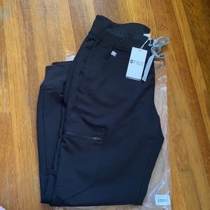 FIGS Zamora petite joggers black